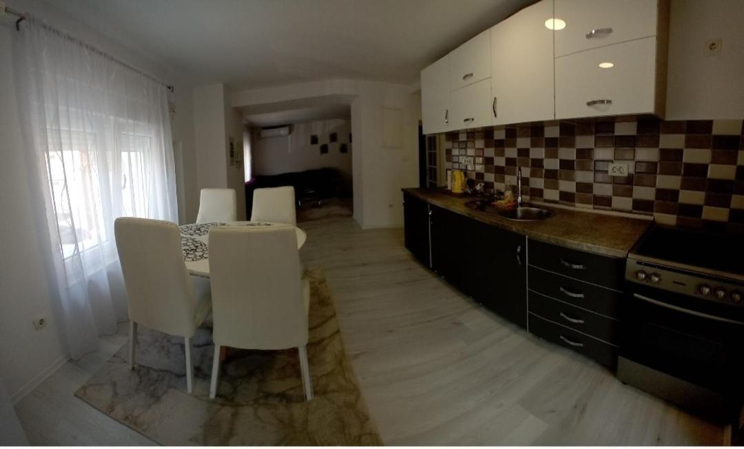 Apartment Centar Of City โมสตาร์ ภายนอก รูปภาพ